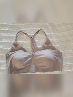 True & Co. Satin-Lace Seamless Bralette in color Mink